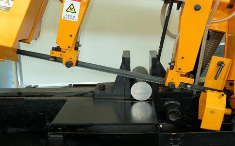 共青城数控带锯床自动送料精度会出现偏差吗？